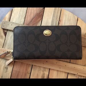 💥NWOT Coach Full Size Peyton Signature Wallet